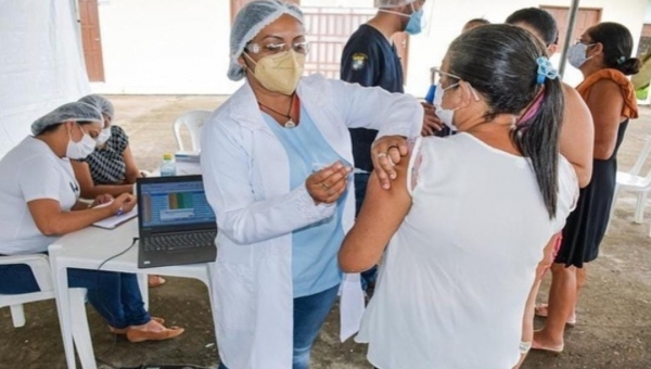 Cruzeiro do Sul inicia vacinação de pessoas com 35 anos ou mais